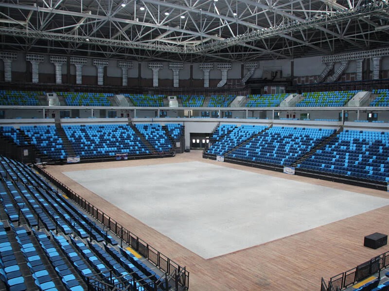 Arena onde acontece o Futebol de Areia de Navegantes recebe arquibancada