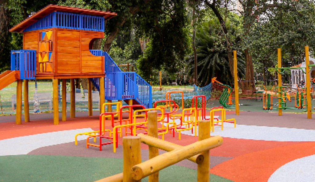 Playgrounds com piso emborrachado