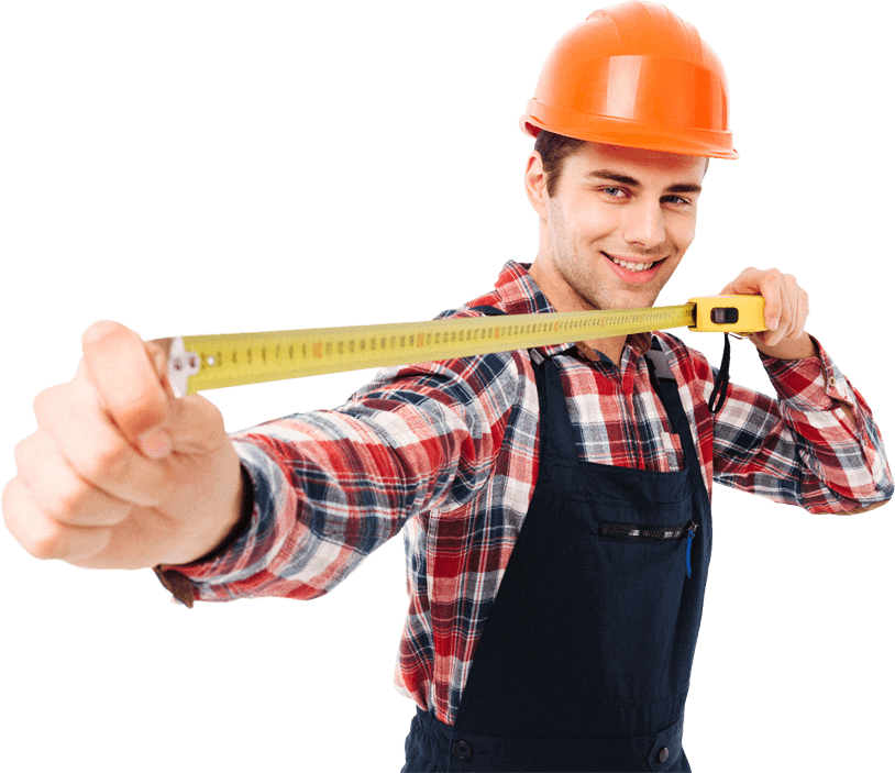 Homem segurando fita métrica